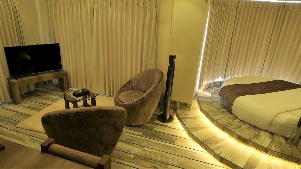 De Glance Hotel سورات المظهر الخارجي الصورة