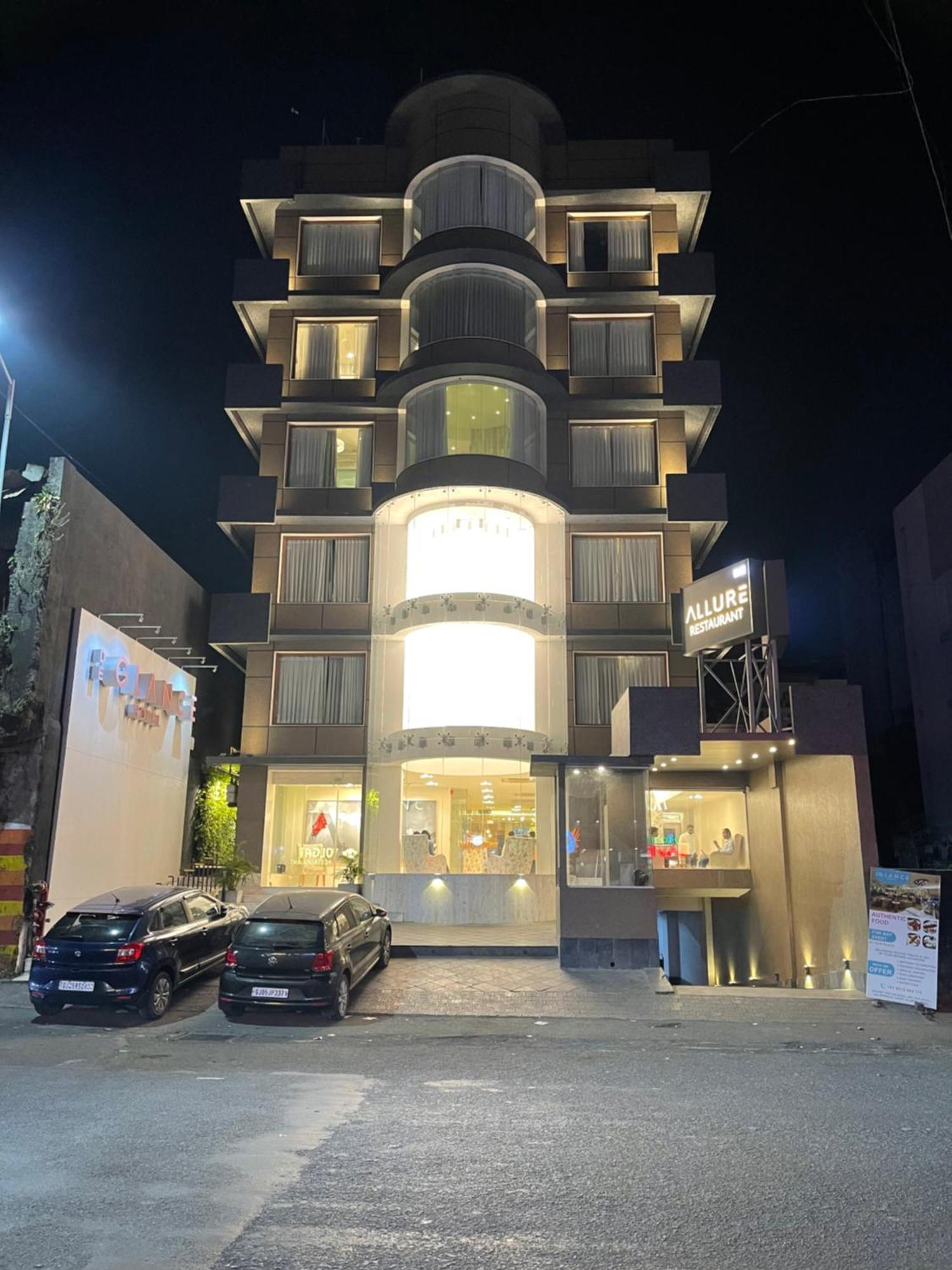 De Glance Hotel سورات المظهر الخارجي الصورة